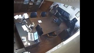 Русский шеф трахает секретаршу в офисе перед скрытой камерой